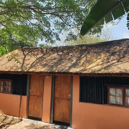 Pumusa Bushcamp ฮลูฮลูเว ภายนอก รูปภาพ