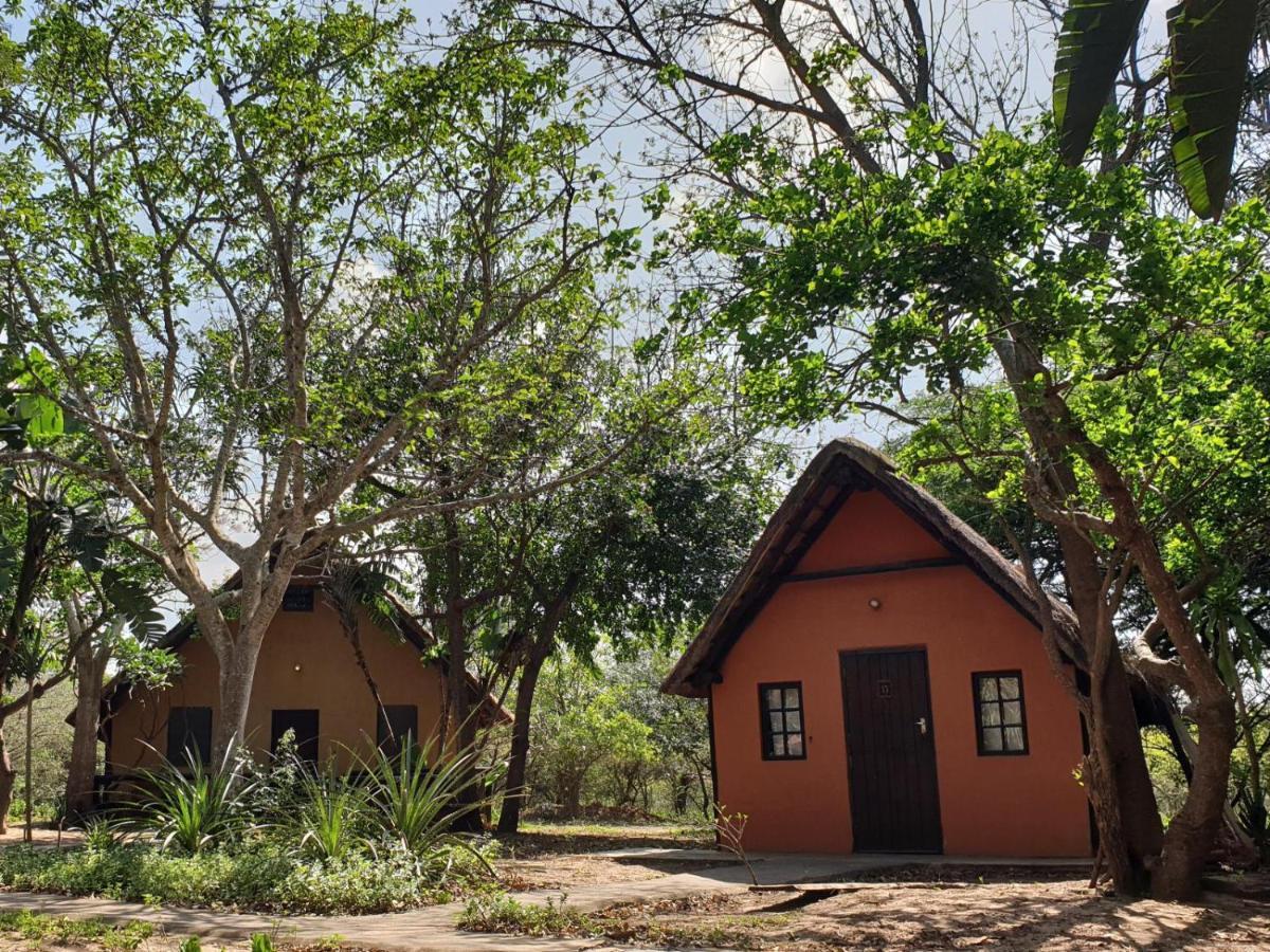 Pumusa Bushcamp ฮลูฮลูเว ภายนอก รูปภาพ